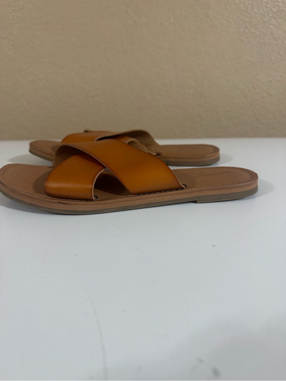 Universal Threads Sandals - Picture 3 of 6
